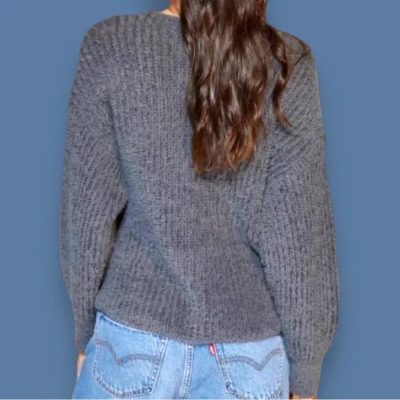 ⭐️HP!⭐️ EUC Urban Outfitters Cross Body Fuzzy Ribbed Sweater in Grey. Size Small - Picture 4 of 13